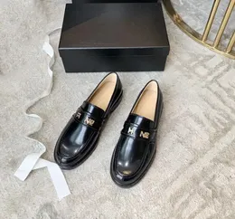 패션 드레스 디자이너 신발 여성 웨딩 파티 품질 진짜 가죽 로퍼 플랫 신발 사업 공식적인 소셜 chunky와 상자 먼지 가방