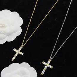 Mens T Designers Jewelry Womens Luxury Pendant Necklace Lover Wedding Jewelry Gift Accessories For Party Ladies Designer Brand Necklace Set CXD2401165