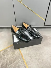 Toppkvalitetsdesigner män loafers skor slip-on äkta läder mäns lyxklänningskor svart brun mockasin mjuka botten körskor med låda