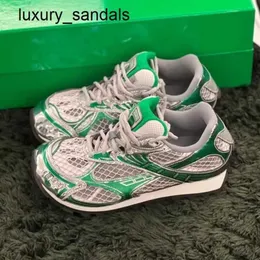 Bottegaaveneta Mens Sneakers Wang Yibos 23 år gamla nya BB -skor med ultralätt stötdämpning Färg Patchwork Sportpar Par Male and Female Celebrity RJ