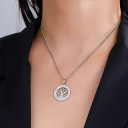 Gepunktete Diamant-Halskette mit hohlem kleinen Baum und personalisiertem Trend zur Schadensreduzierung. Leichter Luxus-Stil, Geschenk für Damen und Herren, Edelstahl-Anhänger-Schmuck