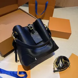 Luxury Designer Bag Vintage Bucket Bag Hardware Logo med löstagbar bred axelrem stor kapacitet Mini Tote Crossbody Bag Pleated Bale