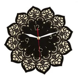 Orologi da parete Filigrana Mandala Orologio con accento delicato in pizzo Sweep silenzioso Decorazioni per la casa in legno di betulla naturale Orologio artistico da appendere nel bosco