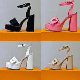 Sandálias de grife femininas chinelos moda fivela decoração rosa couro patente salto alto sandália plataforma saltos tornozelo envoltório roma chinelo