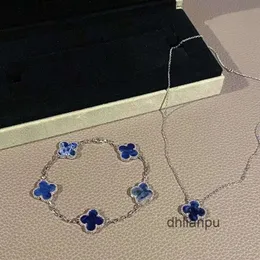 Tasarımcı Charm Bilezikler Van Dört Yaprak Yonca Cleef Bilezik 2024 Noel Yeni Ürün Kadınları Lüks Peter Stone Blue Kolye Kolye Yüksek Kalite