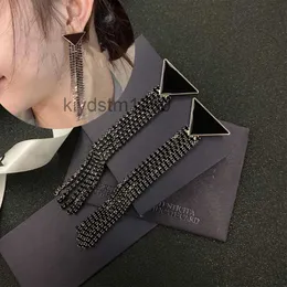 Kobiet marki mody czarne kolczyki stadnonowe Trójkąt długa łańcuch frędzlowca Dangle Dangle Ear Studs mają znaczki kolczyki dla Lady Luxury Designer Biżuter