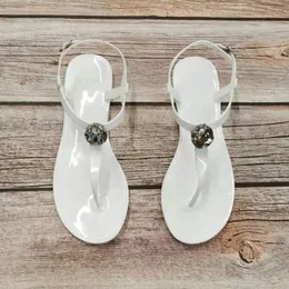 Kadınlar Yaz Sandalet Moda Rhinestone Plaj Ayakkabıları Şeffaf PVC Jelly Sandals Beyaz Siyah Kadınlar Büyük Boyut 41 42 240117