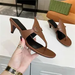 Sandalias populares de verano para mujer, zapatillas planas informales de cuero con tacones altos para fiesta de boda y negocios