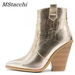 Mstacchi Gold Snake طباعة أحذية الكاحل للنساء Wedge High Heels Boots Woman Runway Design chunky Heels Botas Mujer Western Boot 240116