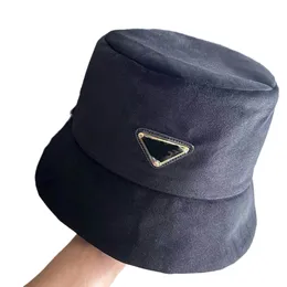 デザイナーNew P Velvet Fisherman Hat Golden Triangle Label Hat Autumn and Winter Warm Men's and Women's Hats Factory Wholesale