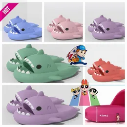 2024 Sommarsandaler Herrkvinnor Rainbow Slippers Chedoir Outdoor Sports Soft Sole Beach Sandals Little Shark Cartoon