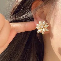 Boucles d'oreilles pendantes petite marguerite fraîche et anti-âge douce cireuse fille mignonne