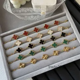 Bracciale di design Cleef Van Bracciale a quadrifoglio 2024 Bracciale a quadrifoglio Van nuovo bifacciale a quattro foglie cinque fiori donna fai da te in acciaio al titanio gioielli a mano di lusso gi