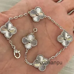 Braccialetti con ciondoli di design Van Four Leaf Clover Cleef Bracciale 2024 Perle di fascino di lusso 4 pezzi Collana in oro 18k Orecchini Bracciale di marca laser da sposa780sk6u