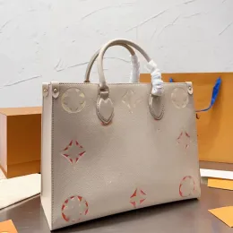 Het designer väska The Tote Women Fashion Handbag Crossbody Bag Classic präglade långt axelkornpressade ko läder tygväskor shopping axelväska handväska