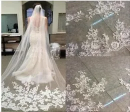 2018 acessórios de noiva vestidos de casamento véus branco marfim bela catedral comprimento renda borda longa noiva véu novo barato nupcial ac2004049