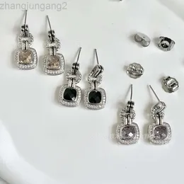 Designer David Yuman David Yuman Bracciale gioielli Xx Argento sterling Versatili orecchini con doppio bottone intrecciato con collegamento in zirconi
