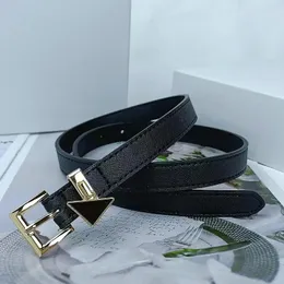 Cinture 2024 Cintura con pendente a triangolo Donna 2,0 cm Lettera Moda casual abbinata a jeans Designer Regalo in vita