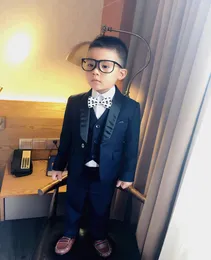 Smoking da ragazzo su misura con scialle nero con risvolto per bambini, blu navy, vino, matrimonio per bambini, giacca da ballo, gilet, pantaloni, papillon, camicia NH2692554