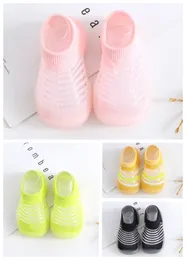 2024 Yeni İlk Walker Summer Girls Boy Boy Boy Güzel Şeker Renkli Sandalet Bebek Ayakkabıları Yürümeye Başlayan Çocuk Terlik Yumuşak Sole Çocuk Tasarımcı Ayakkabı Slip