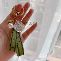 Designer Keychain Luxury Key Chain Bag Charm Female Car Ring Pearl Green Ribbon Delicate Shells Couple Pendant Gift Nice Good GZ17
