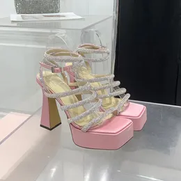 Platform Tıknaz Yüksek Topuklular Sandals Mach Kristal Kaplı Kayış Makarası Topuklular 95mmmsky-High Heel Saten Lüks Tasarımcıları Akşam Ayakkabı Fabrika Ayakkabı Ayakkabı