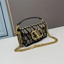 Ünlü kadın tasarımcı omuz çantaları lüks tek renkli akşam çantaları moda tuval baskı çantası bayan zinciri çanta çanta çanta crossbody totes