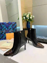 Botas de tornozelo com cadeado de couro, sapatos com zíper lateral, bico fino, bota fashion de luxo