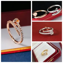 Anello di design da donna di lusso anelli con diamanti tendenza Charms Anello unisex anello scheggia moda gioielli classici Stili di coppia Regalo di anniversario Regali per gli amanti del matrimonio