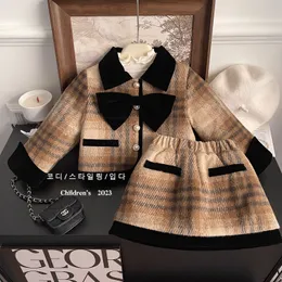 Mädchen Winter Neue Mode Plaid Muster Kleine Kleid Set Mädchen Woolen Plus Baumwolle Zwei-stück Set