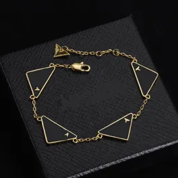 Bracciale in oro 18 carati Bracciale di design Bracciale di lusso per ragazza Triangolo Bracciale classico di marca Gioielli per coppie Regalo Accessori di moda
