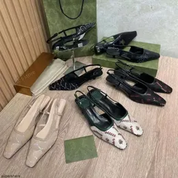 Elbise ayakkabıları Slingback sandaletler Up Sığ kesilmiş tasarımcı ayakkabıları orta topuk siyah örgü kristaller pırıl pırıl baskı kauçuk deri yaz ayak bileği kayış terlikleri 35-41