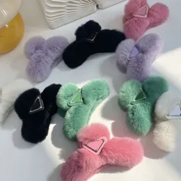 Mollette Fermagli per capelli Mollette Fermagli per capelli soffici Forcine per capelli di lusso da donna di design Lettere sfocate Clip per artiglio Forcina per capelli caldi invernali pelosi Designer Fermagli per capelli per ragazze