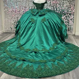 Green Shiny Off the Shoulder Quinceanera Dresses Pärlor Applique Lace Sweet 16 Birthday Party Ball Gowns Vestidos DE 15