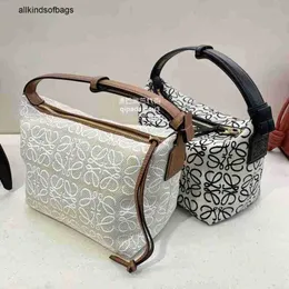 Bolsas de lujo Loewwes Bolsos Cubis Mangmang Milán Agencia de comprasLoewwes Luo Yiwei Caja de almuerzo Bolsa Jacquard Logo Bolso de lona Frj