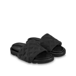 Sandalo mulo cursori estivi slipper scarpe soleggiate piscina sandale in rilievo in rilievo di alta qualità piatto piatto lussuoso designer cammina