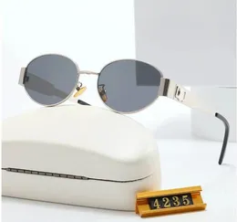 Neue Luxusdesignerin Sonnenbrille Klassische Brille Outdoor Strand Sonnenbrille Herren- und Frauen Mode Sonnenbrille Mehrfarbige Modebrahmen UV -resistente Sonnenbrille