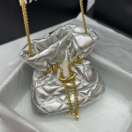 Borsa portafortuna in oro / argento da donna di design di lusso Mini coulisse in pelle di vitello Hardware dorato Fibbia a catena in metallo Borsa portamonete per trucco con reticolo diamantato da 18 cm