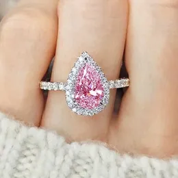 Pierścienie zespołu Huitan Waterdrop Pink/biały sześcienne pierścionki z cyrkonu dla kobiet luksusowe modne zaręczyny Weddbands Akcesoria wieczne biżuteria J240118