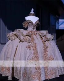 Принцесса Блестящие золотые платья Quinceanera 2024 Милая блестящая аппликация Кристаллы Бусины Сладкие 15-ые бальные платья для выпускного вечера