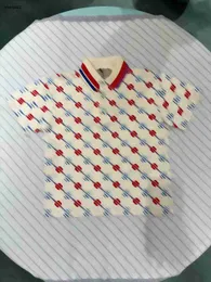 高級キッズポロシャツレター刺繍ロゴベビーラペルティーサイズ100-150夏の短袖少年Tシャツjan20