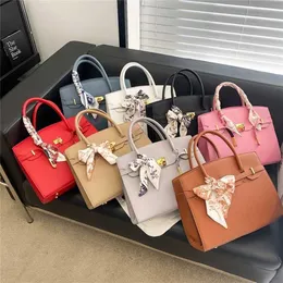 Borsa tote di grande capacità di lusso leggera con decorazione sciarpa di seta per donna Nuova edizione coreana semplice e versatile Vendita online di fabbrica del 70%.