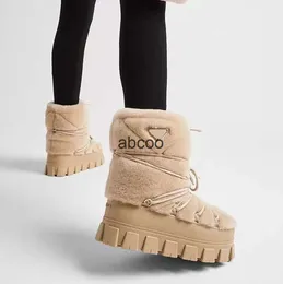 Designer stövlar högkvalitativa fårskinn ankel boot slip-on chunky botten bootie rund tå snörning skid snö kvinnor utomhus skor lyxig platt botten fabrikskor