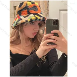 Berets chapéu de pescador outono e inverno moda feminina gravata tingida padrão de leopardo pelúcia engrossado quente borda curta pote versátil