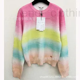 Kvinnors stickor Tees Designer Channel Brand Wind Round Neck Rainbow Colored Sticked tröja Söt och ålder Reducerande kläder 2023 Autumn/Winter New Style 1D9U