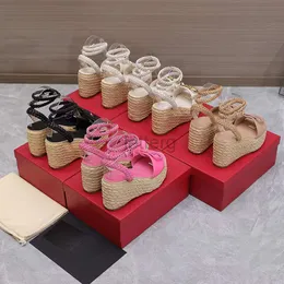 Platform Kama Sandalet Sandalet Orijinal Deri Ayak Bileği Kayışı Dekoratif Toka Lafit Çim Dokuma Topuklar110mm Açık Ayak Ayak Elbise Ayakkabı Kadın Lüks Tasarımcılar Sandal Letterg