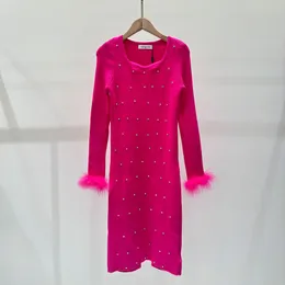 Tasarımcı Elbise 2024 Sonbahar/Kış Yeni Tüylü Kollu Moda Alt Örgü Etek Kadınlar Zayıflama Sıcak Elmas Sarma Kalça Elbise