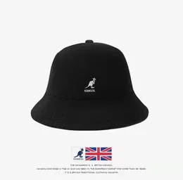 Дизайнерская рыбацкая шапка Kangol, которую можно носить в любое время года и унисекс.