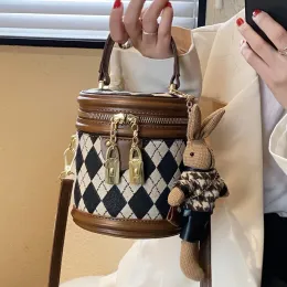 Francuska torba na ramię Kobiet moda luksusowy projektant zamek błyskawiczne małe torebki Kobieta skórzana trend kubełkowy Rabbit wisiorek