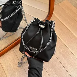 Nouveau seau à cordon décoratif de grande capacité de style occidental pour sac à bandoulière diagonale à chaîne version coréenne pour femmes 7889